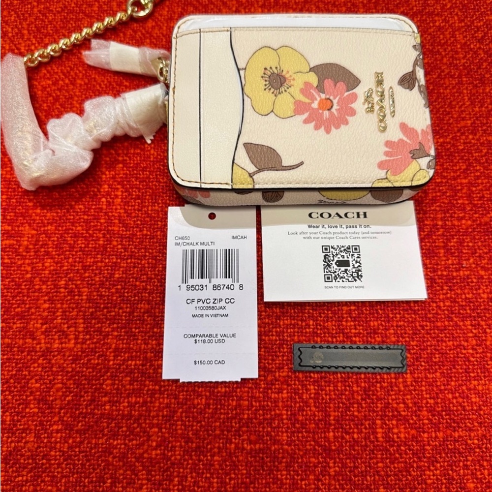 ❤️❤️NEW coach zip card case with floral cluster print ❤️❤️❤️ - Picture 1 of 4